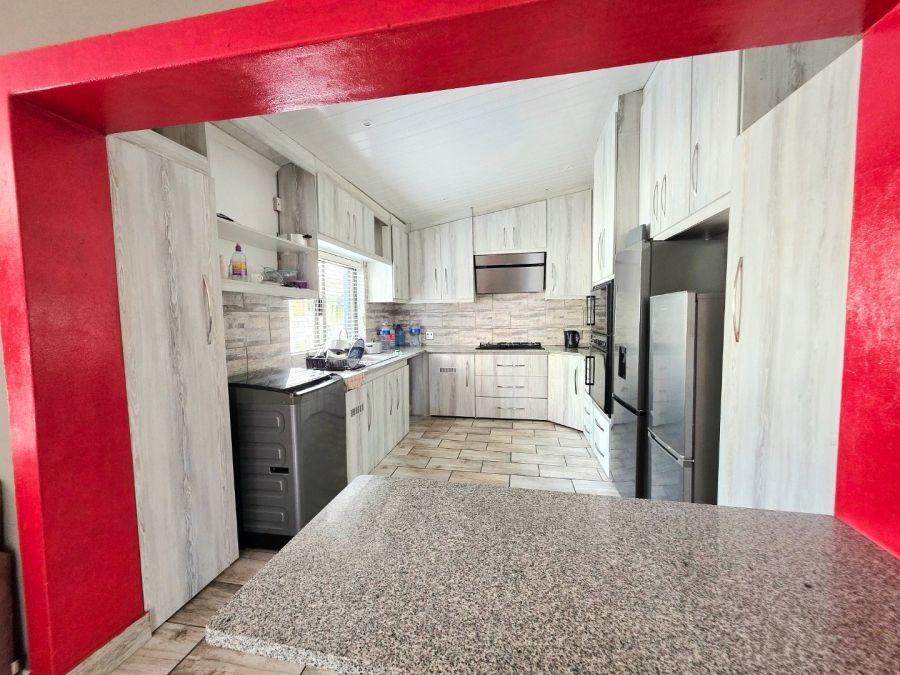 6 Bedroom Property for Sale in Brandwag Free State